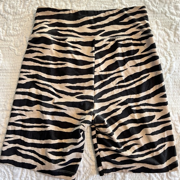 American Eagle Biker Shorts Size Medium - Picture 3 of 5